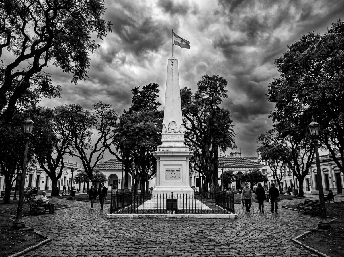 Honramos a quienes fueron, los lugares que habitaron y las historias que dejaron en la tierra de Concepción del Uruguay. 